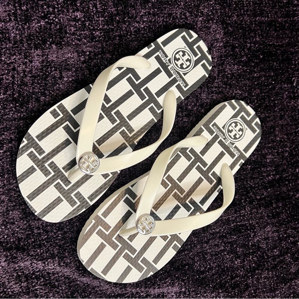 Tory Burch Flip Flops sz 8